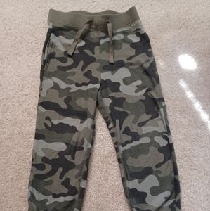 Gap youth 5Y camouflage sweat pants